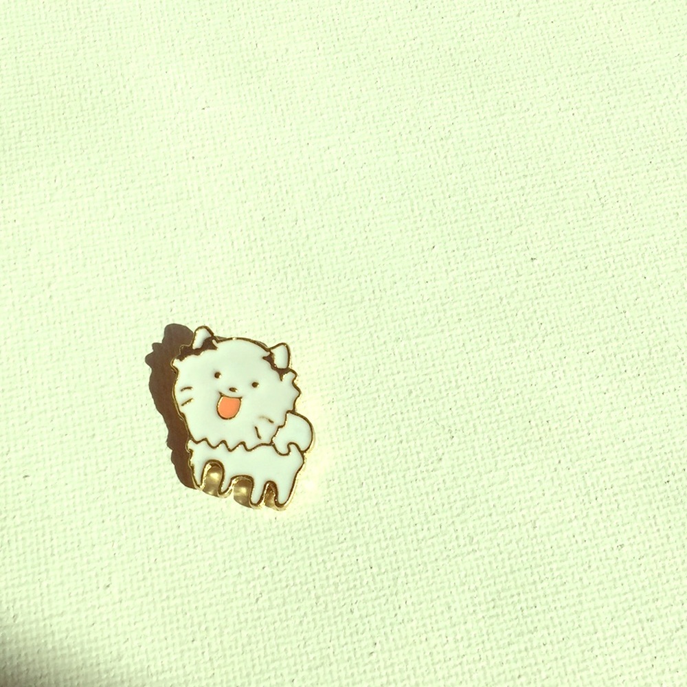 Pomeranian dog enamel pin
